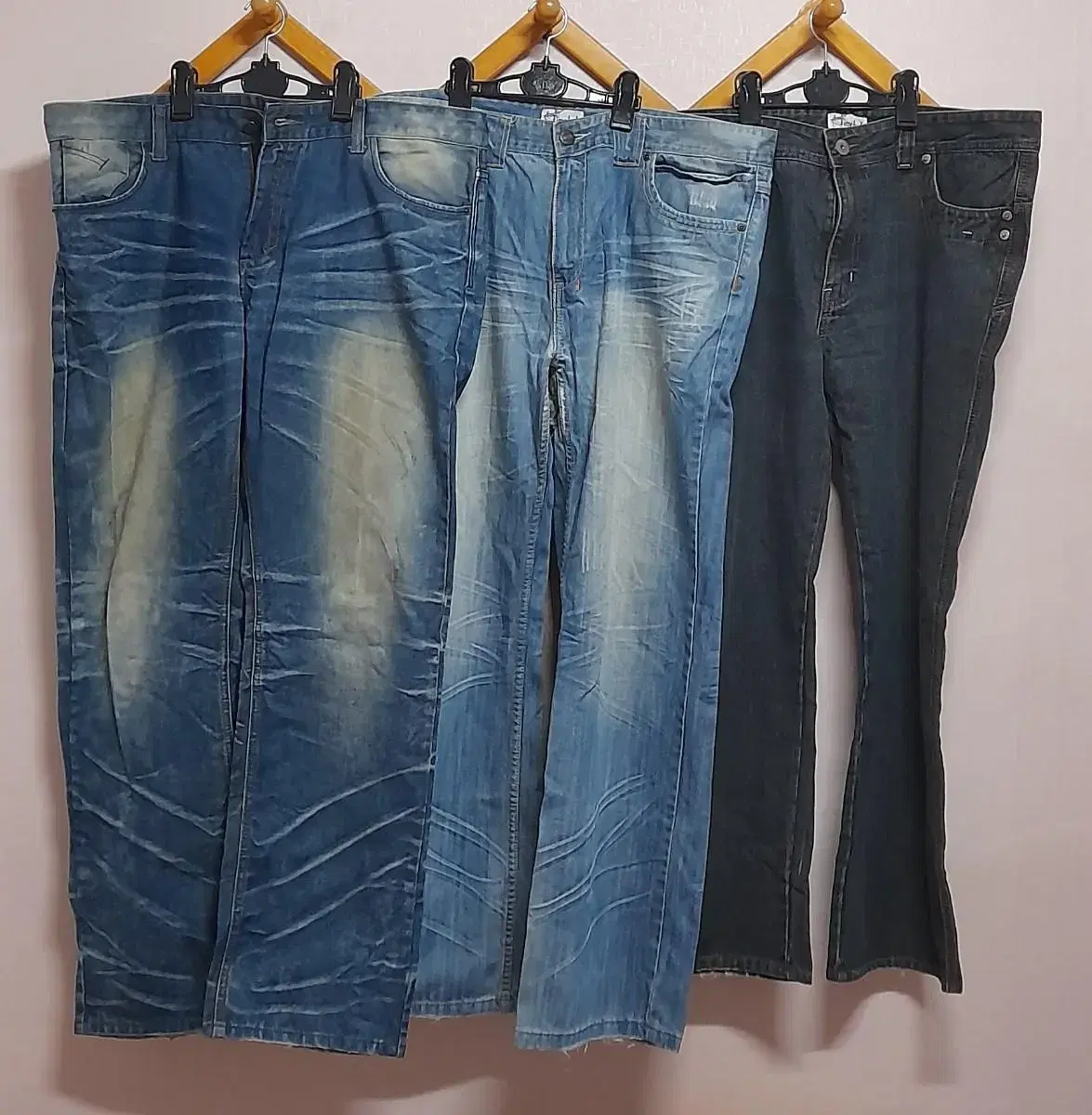 3 pairs of men's jeans 40" women's available Hmmm check