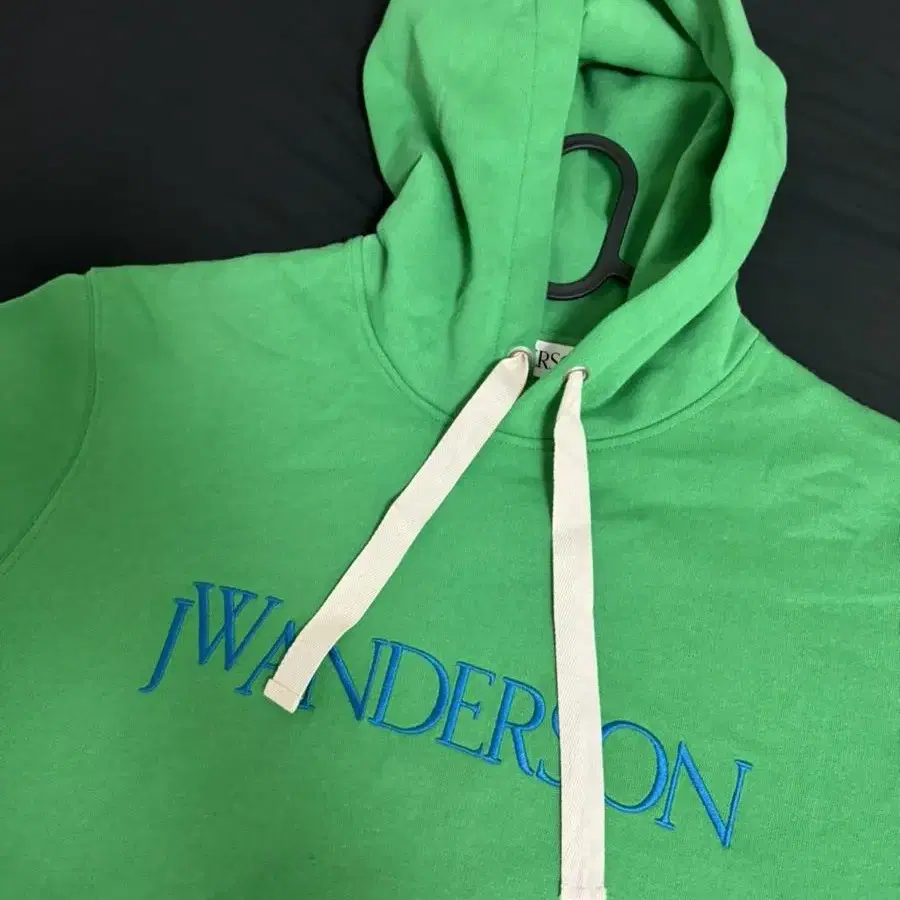 [JW ANDERSON]S급 로고 자수 그린 후드