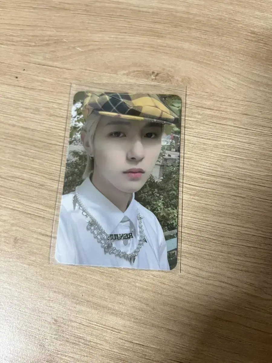 Source)) Hellpu Beret renjun photocard wts !