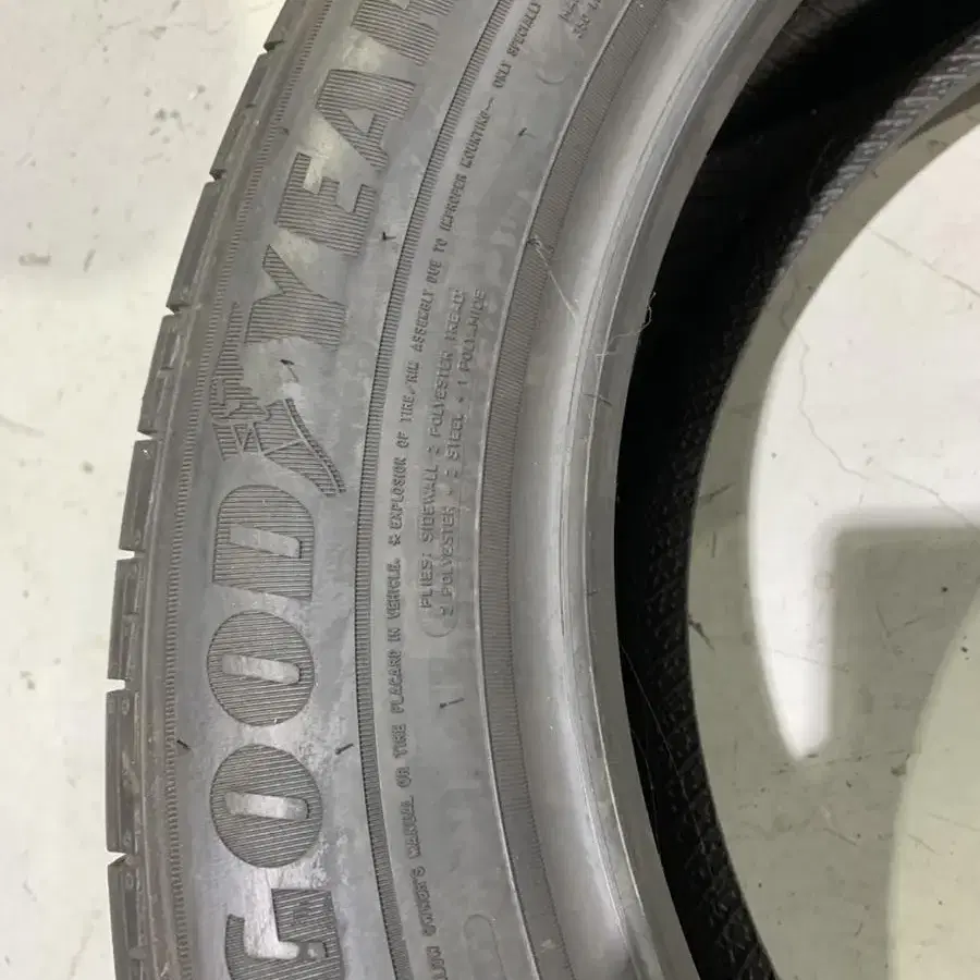 235/55R19 굳이어 T