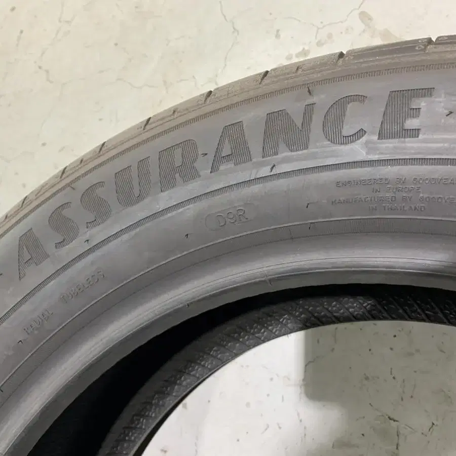 235/55R19 굳이어 T