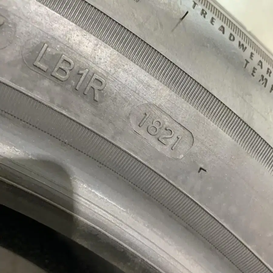 235/55R19 굳이어 T