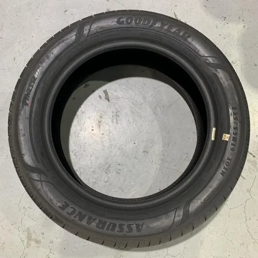 235/55R19 굳이어 T