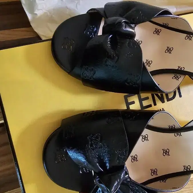 FENDI 펜디 ff 리본 샌들 뮬  미들힐 새상품 명품 구두 7사이즈