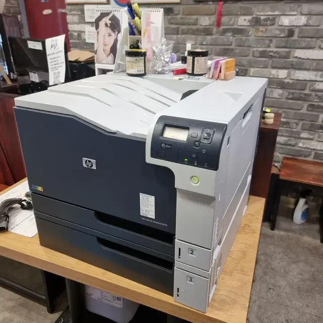 HP M750 레이저 프린터