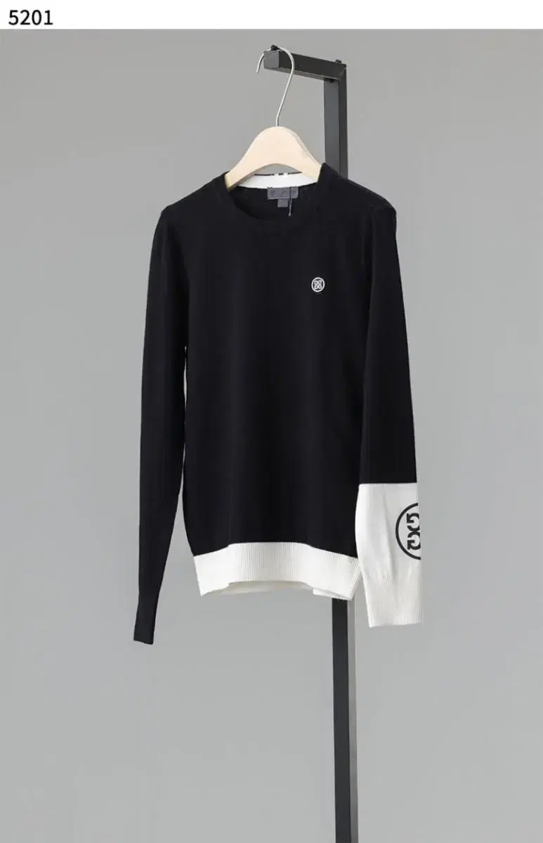 지포어 수입고급 ESSENTIAL TECH CREWNECK SWEATER