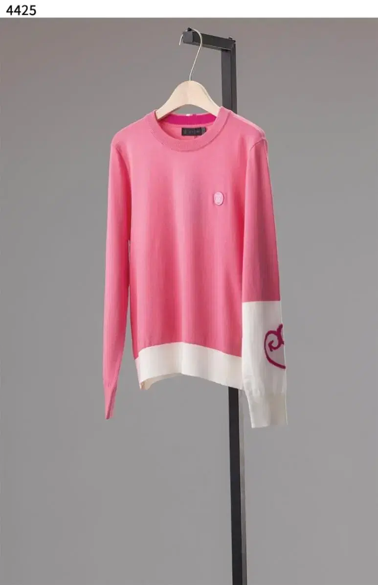 지포어 ESSENTIAL TECH CREWNECK SWEATER 핑크