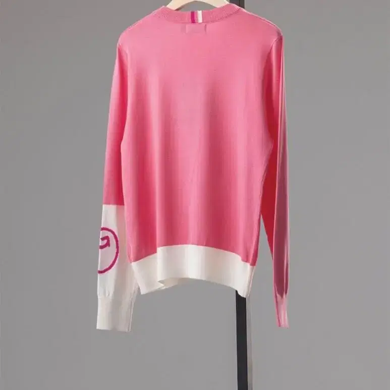 지포어 ESSENTIAL TECH CREWNECK SWEATER 핑크