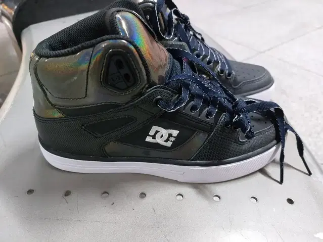 235  DC SHOES 농구화 새것 !!