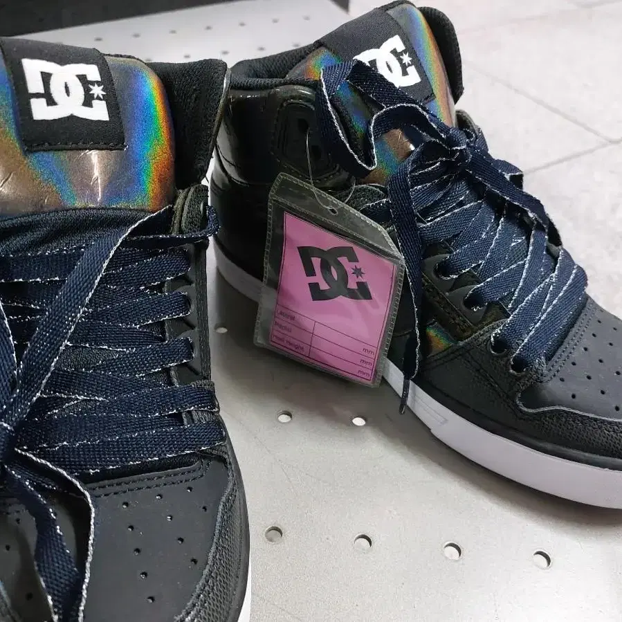 235  DC SHOES 농구화 새것 !!