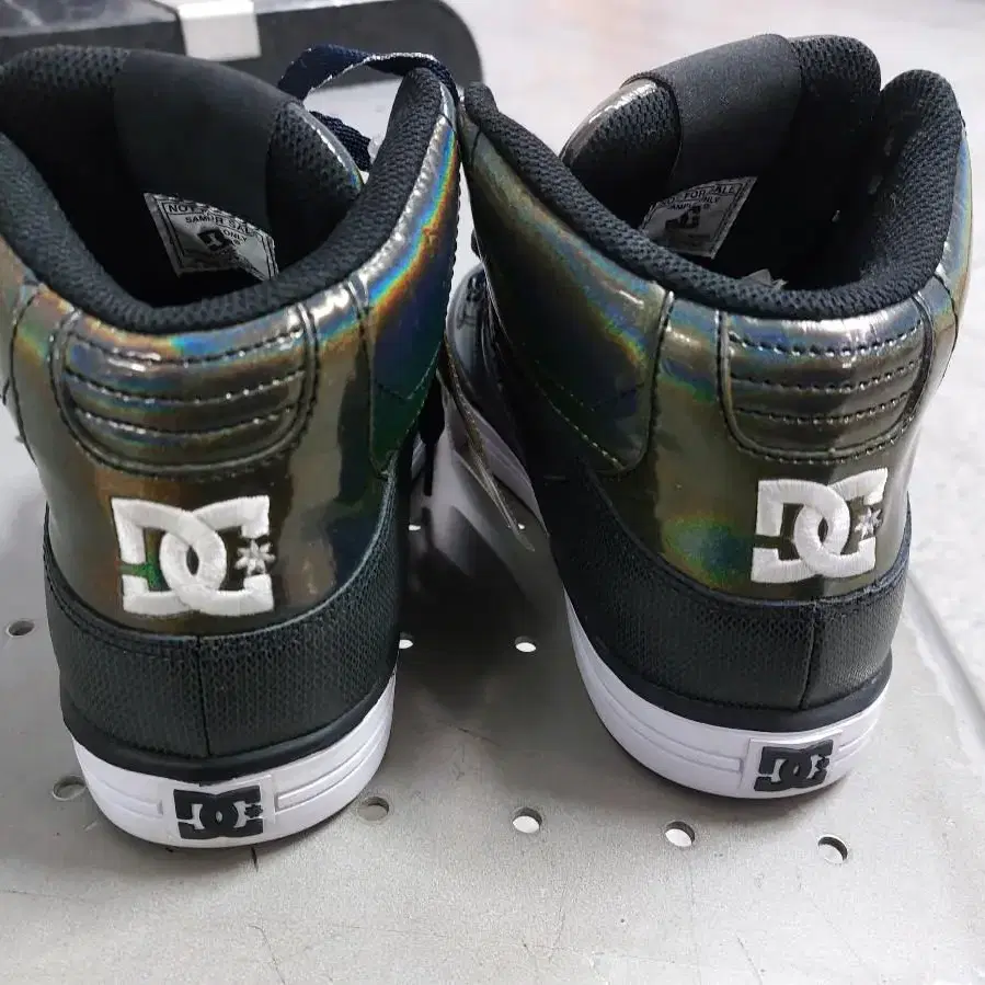 235  DC SHOES 농구화 새것 !!