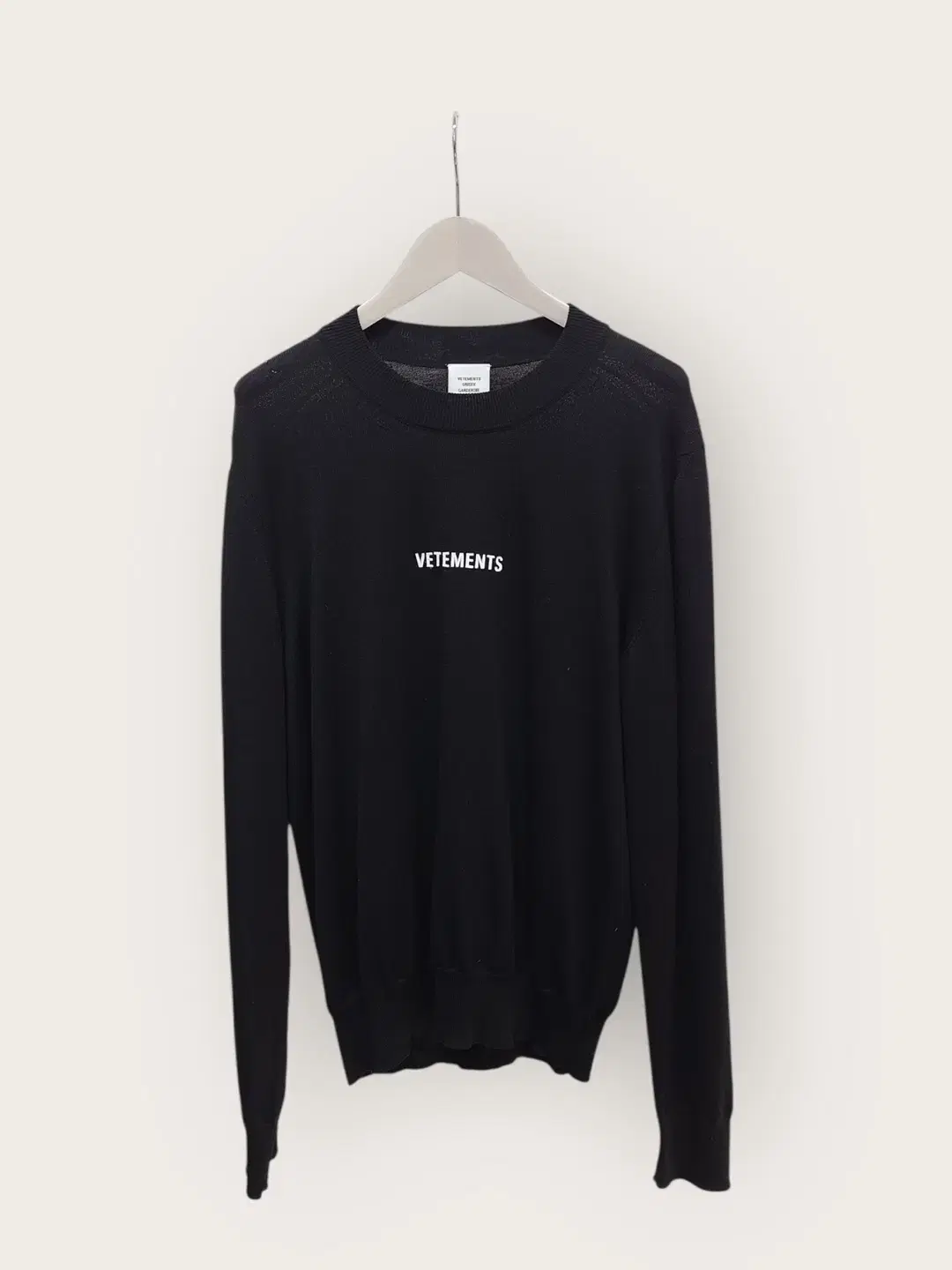 [L] Vetements Black Lettering Center Logo Round Knit