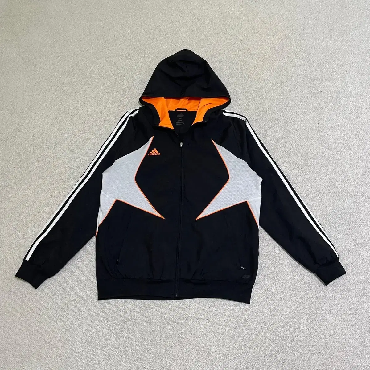 L Adidas Windbreaker N.1469