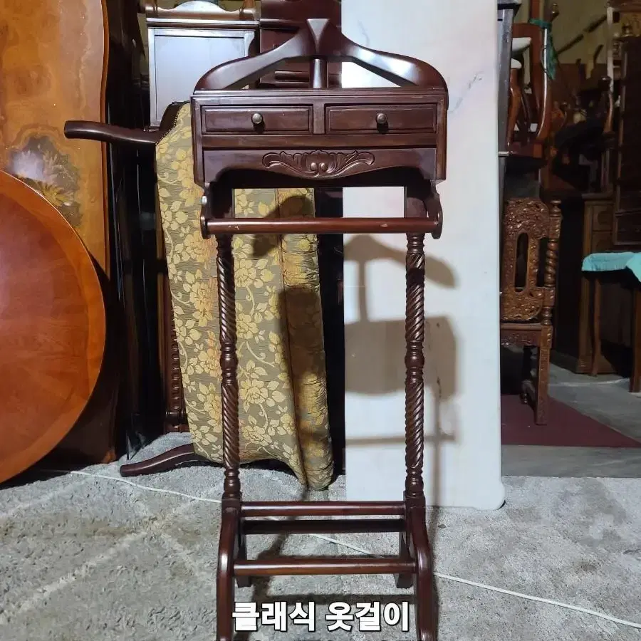 클래식 옷걸이