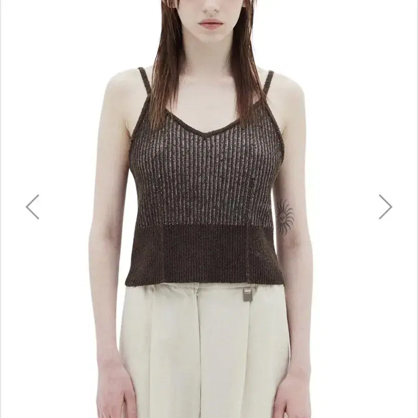 마뗑킴 TWO TONE KNIT SLIP IN KHAKI