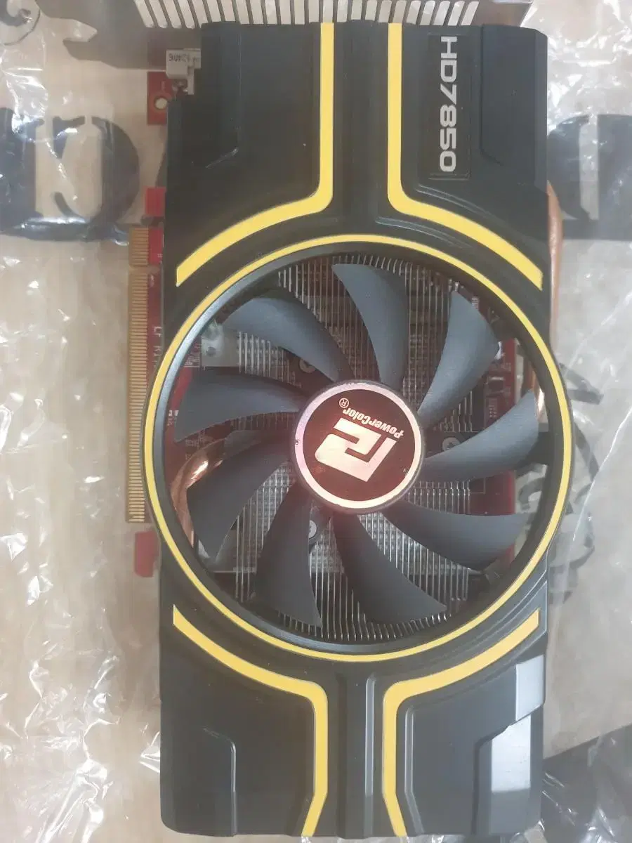 hd 7850 1G. gtx  660  성능과 비숫합니다