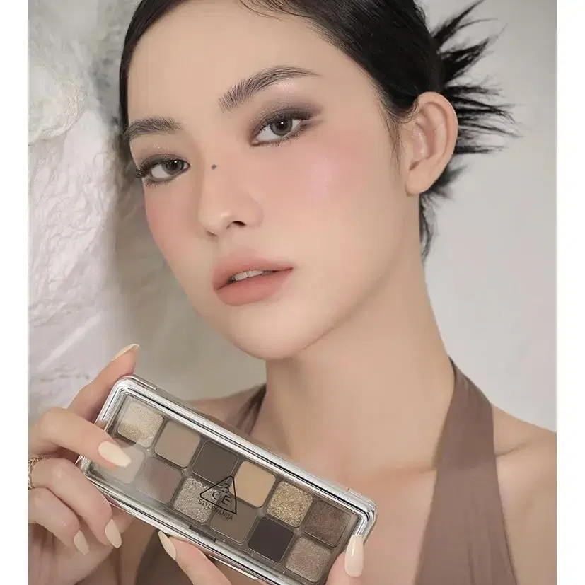 3CE 뉴테이크 아이섀도우 팔레트 RAW NEUTRALS(덤 블러셔)