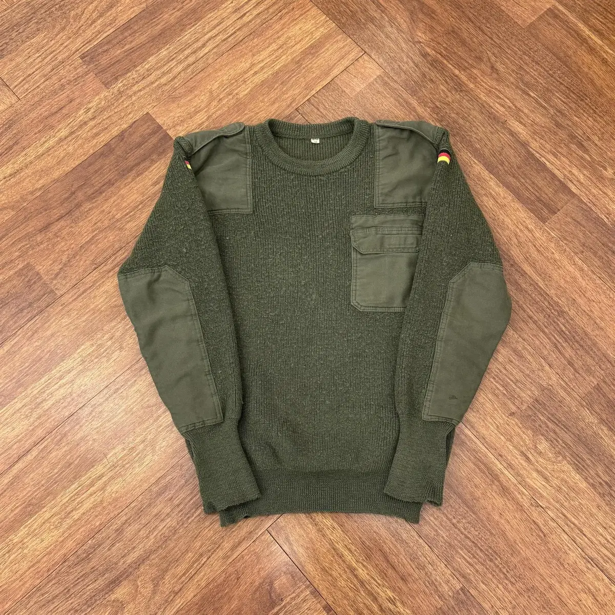 50(L) Vintage German Army Round Patch Knit