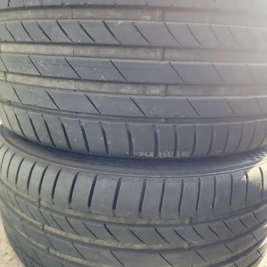 255/35R20 판매합니다