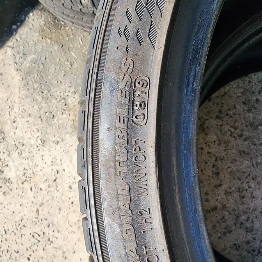 255/35R20 판매합니다