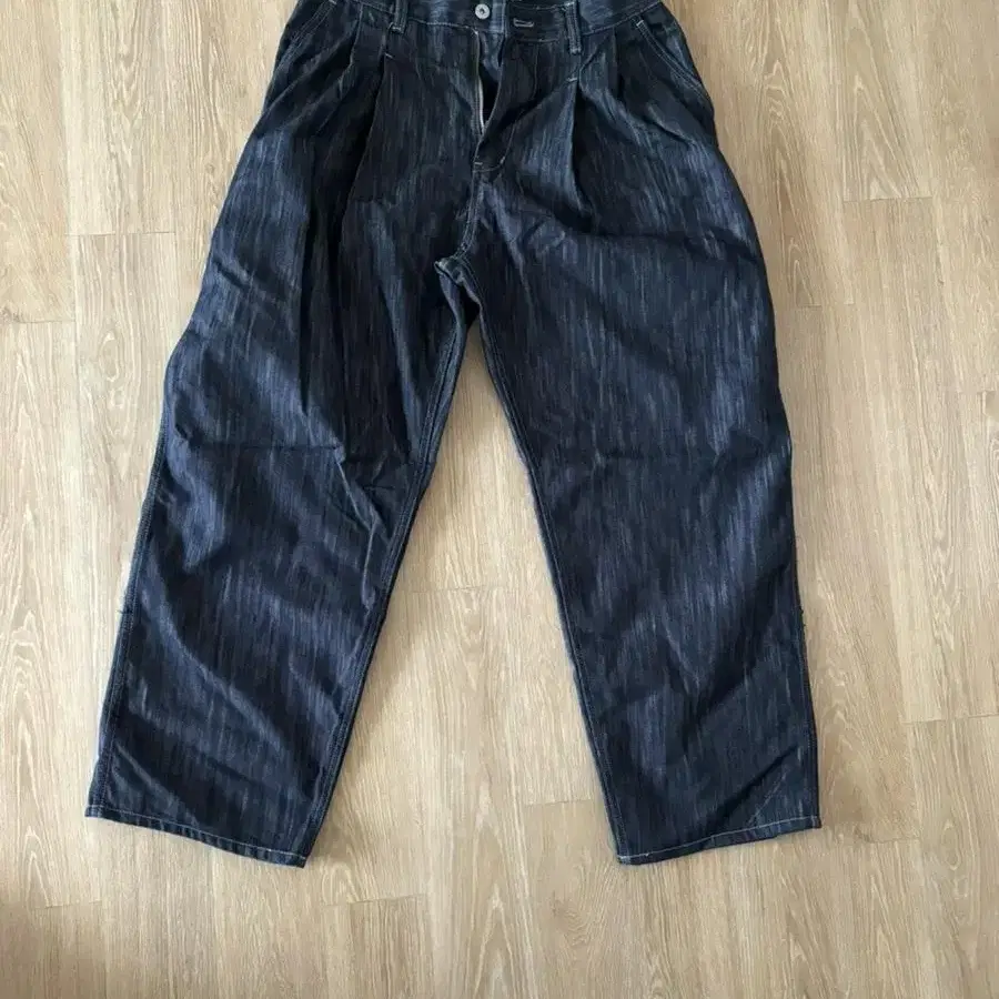 Clean Denim Deep Two Tuck Vertical Pants