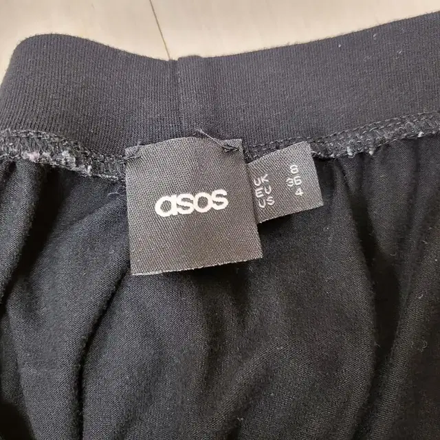 asos 앞단 양쪽 트임 블랙 고무줄 스커트