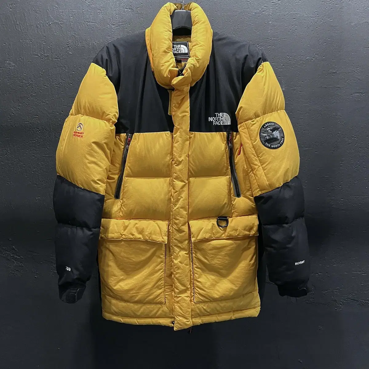 The North Face 700 HYVENT Yellow Black Colorblocked Patch Detail Padding