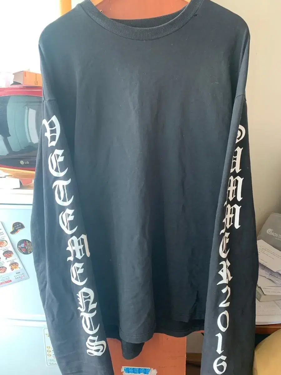 Vetements 16SS Arm Lettering Long Sleeve