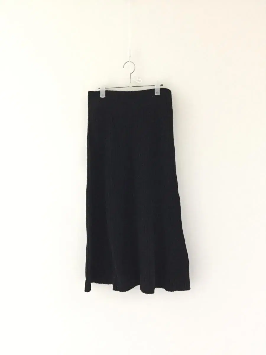 (New) Black mermaid style ribbed knit skirt