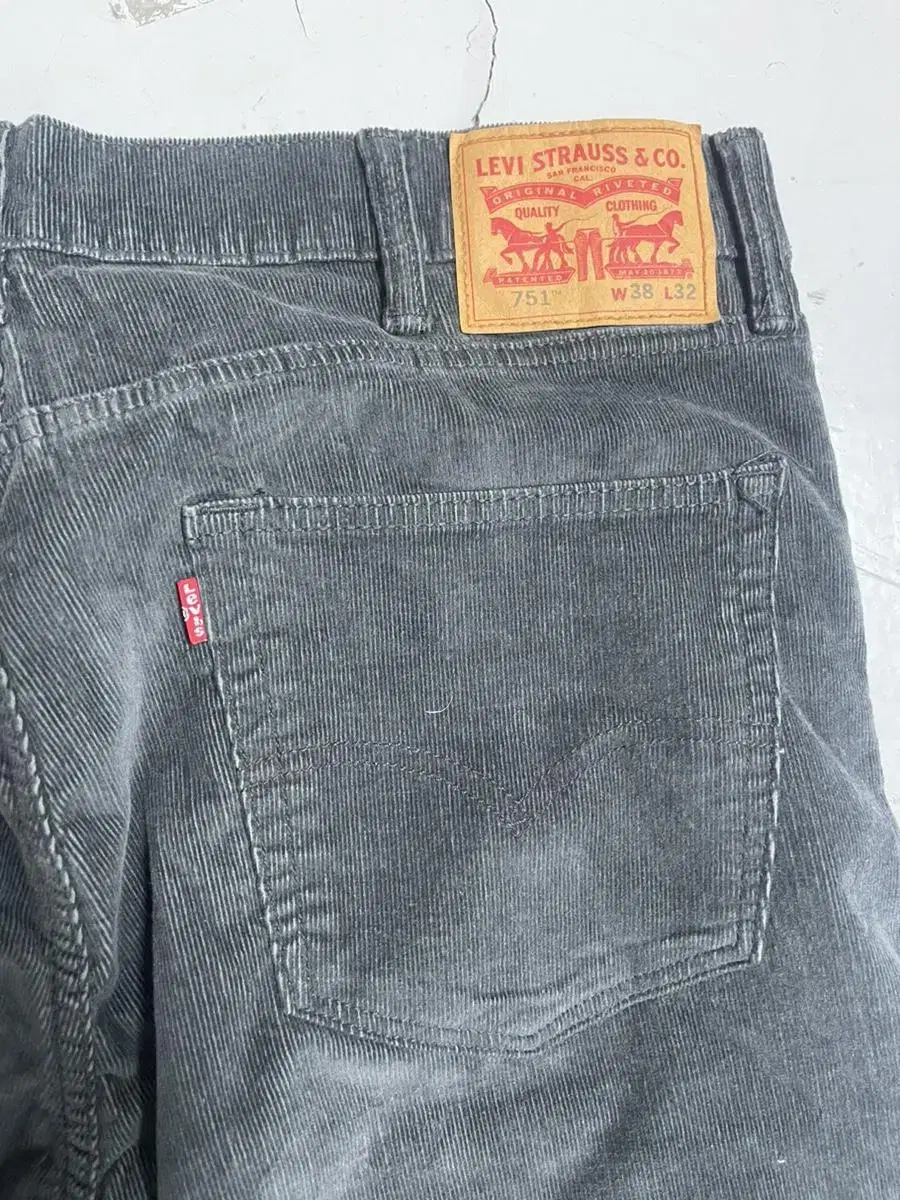 Current Levi's 751 Corduroy Pants size 38