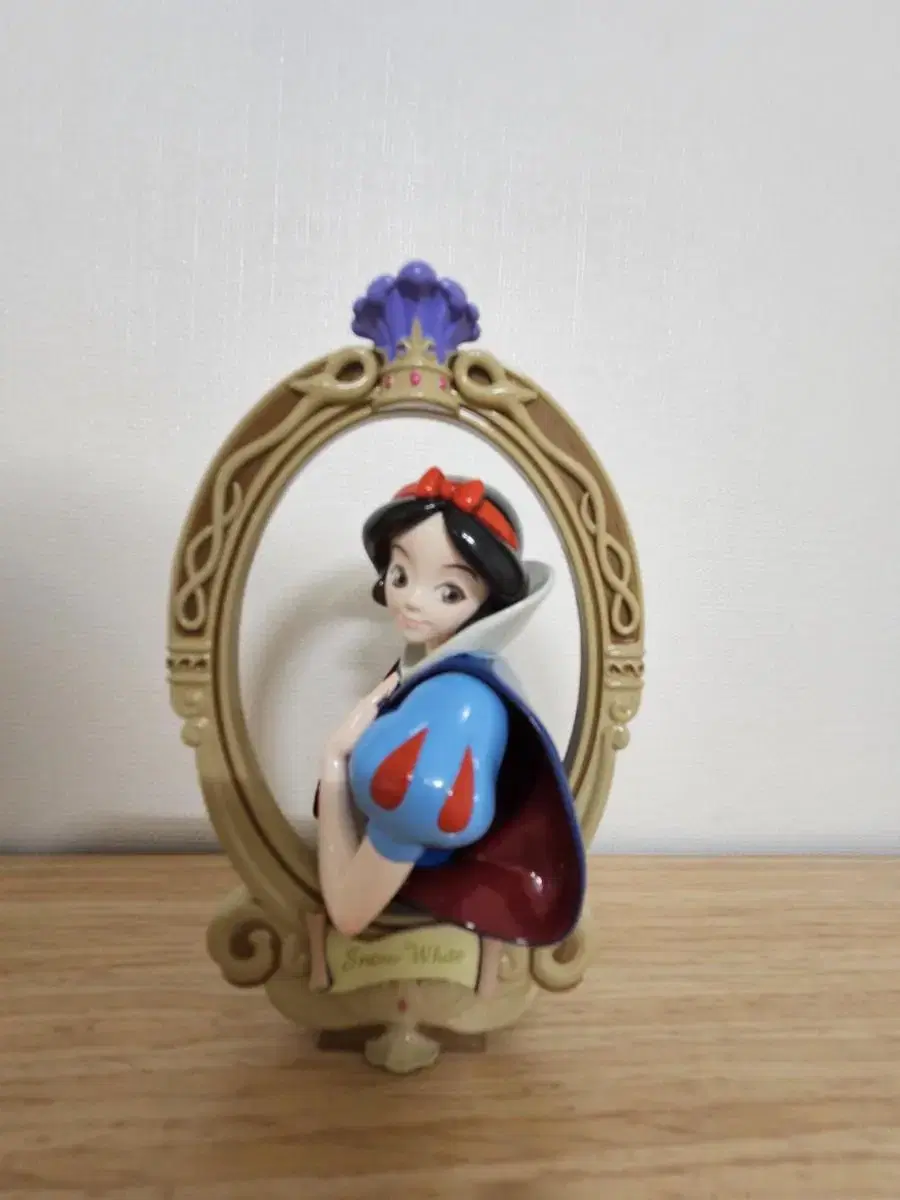 Disney Princess Snow White Magic Mirror Figures