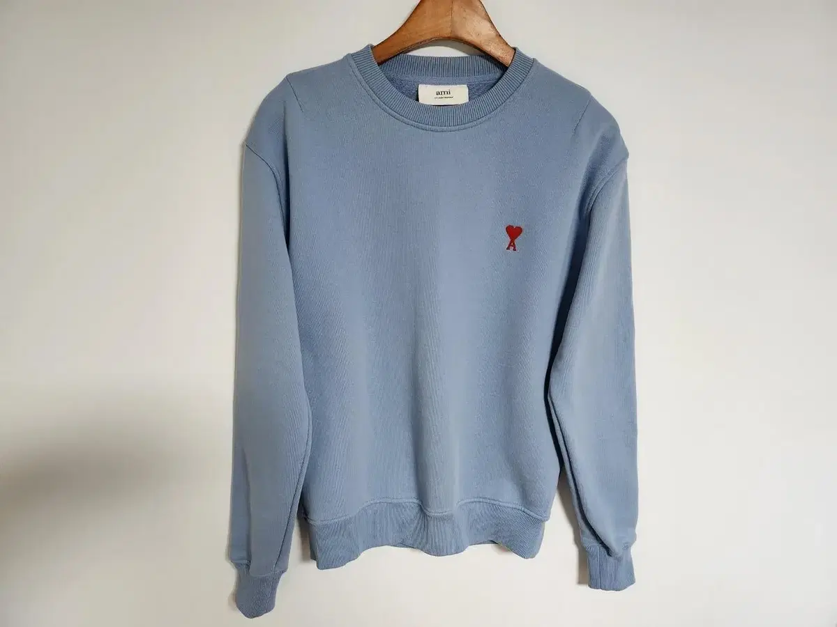 [S] Army Sky Blue Small Heart Embroidered Man-to-Man E21HJ007