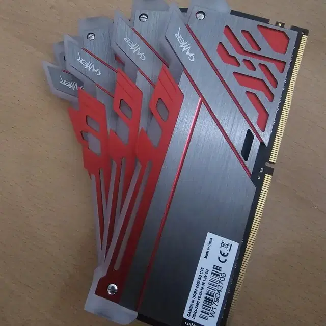 GAMER3 DDR4 8G CL16 4장 32G팝니다