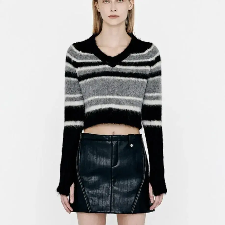 YUSE ALPACA V-NECK STRIPE CROP KNIT TOP