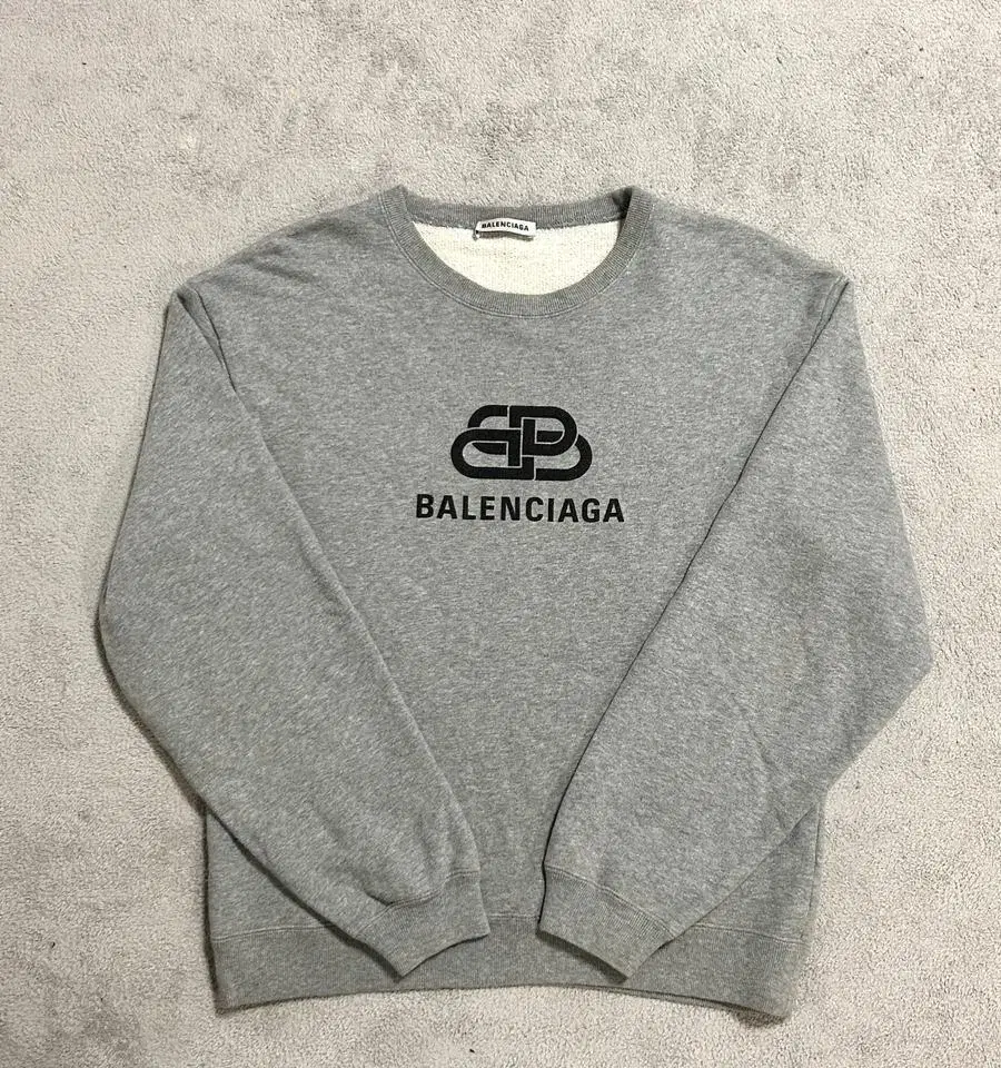 [Authentic, Condition A] Balenciaga BB Man to Man