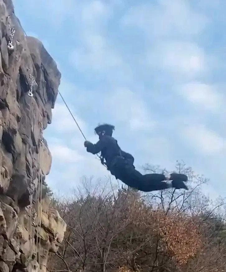 Rappeling Rappel Down