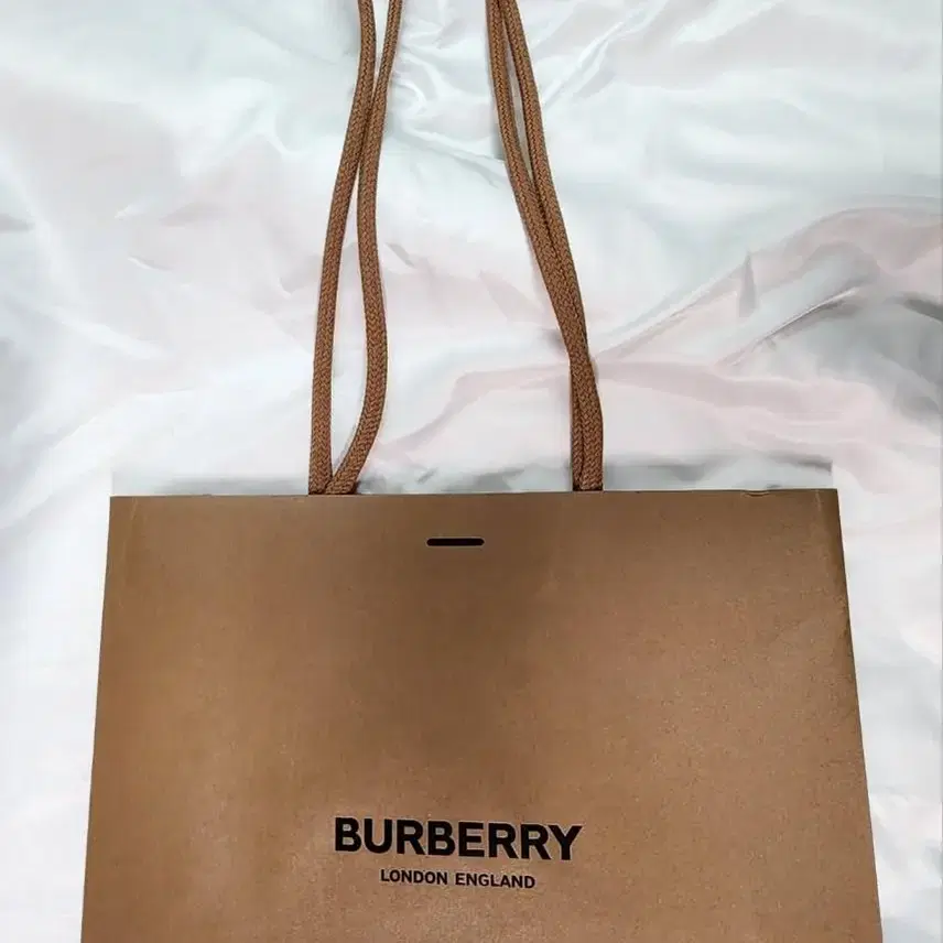 명품 종이가방 BURBERRY 버버리 종이가방 중자 종이백 쇼핑백