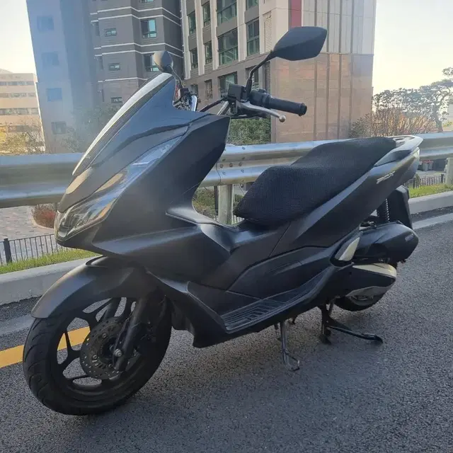 (부산)혼다 PCX ABS 21년식 싸게팝니다. 부산경남김해양산오토바이