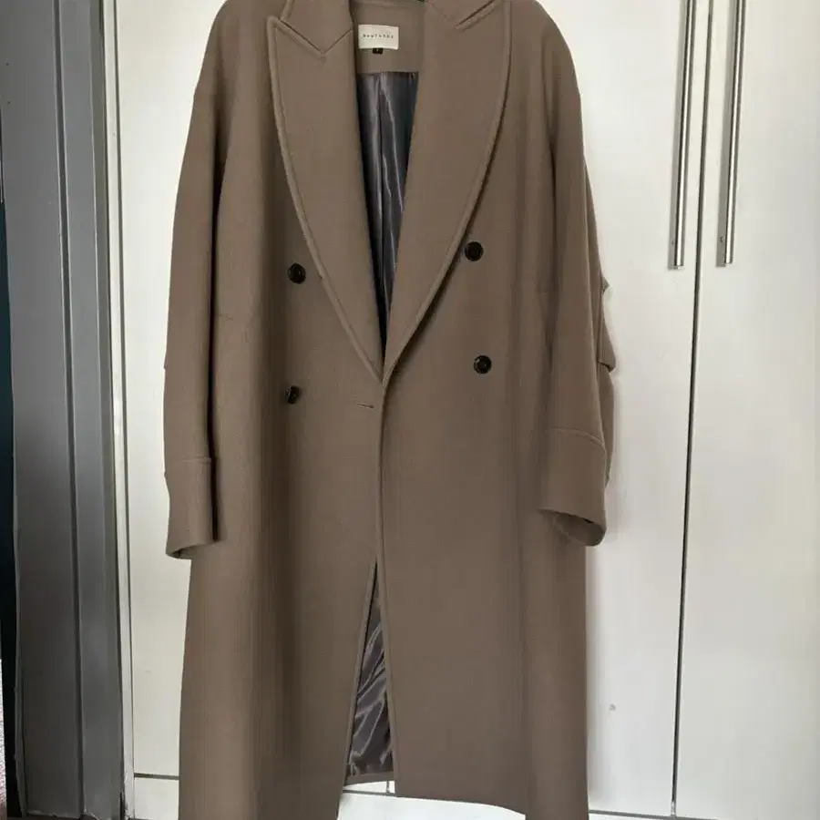 비긴202 OverSize Peaked Lapel Coat