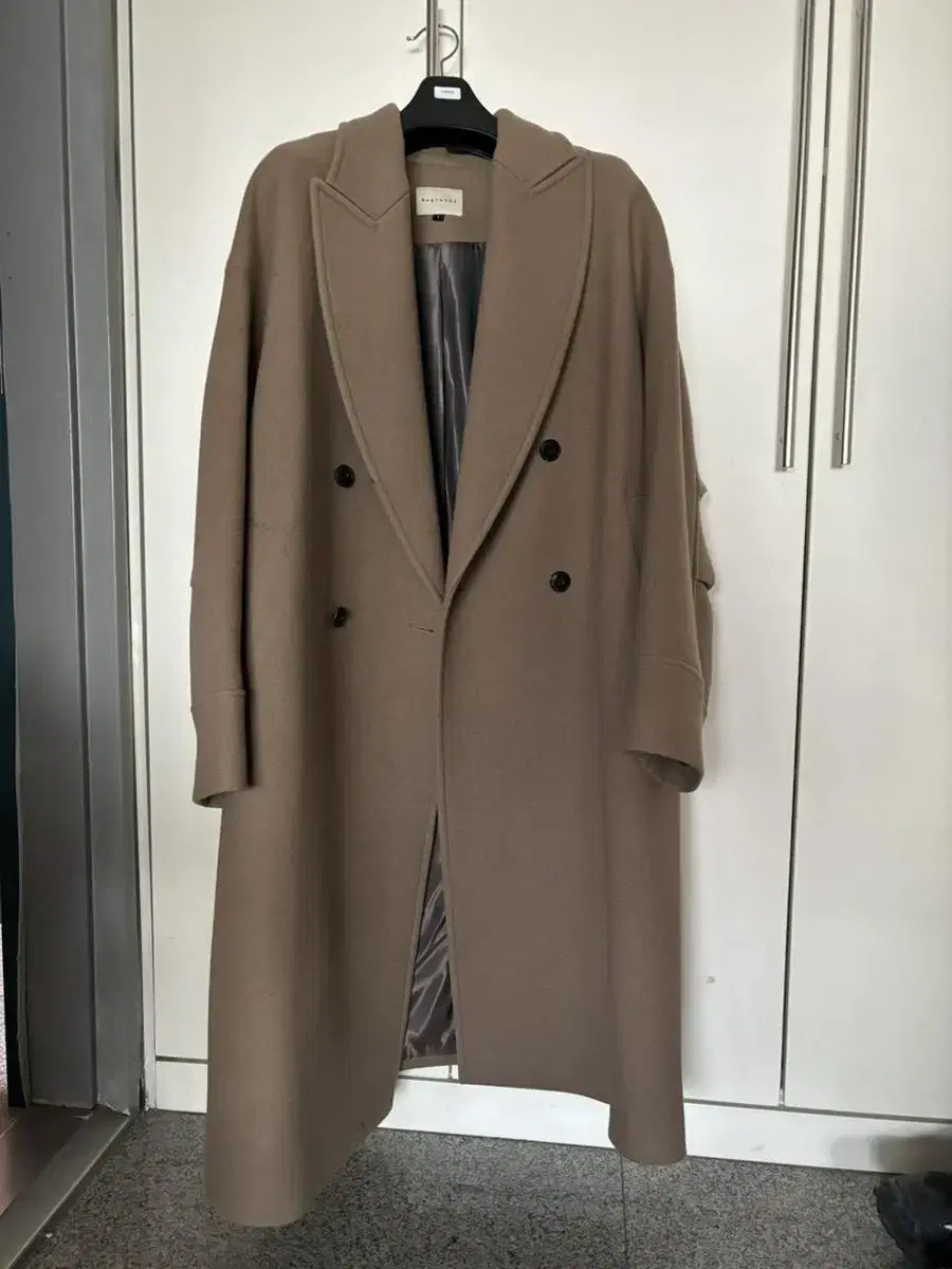 비긴202 OverSize Peaked Lapel Coat