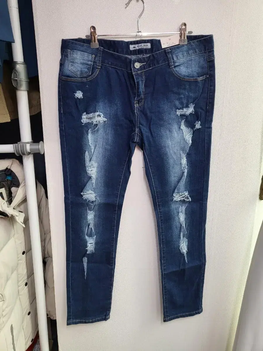 New product) Spandex ripped denim pants 32