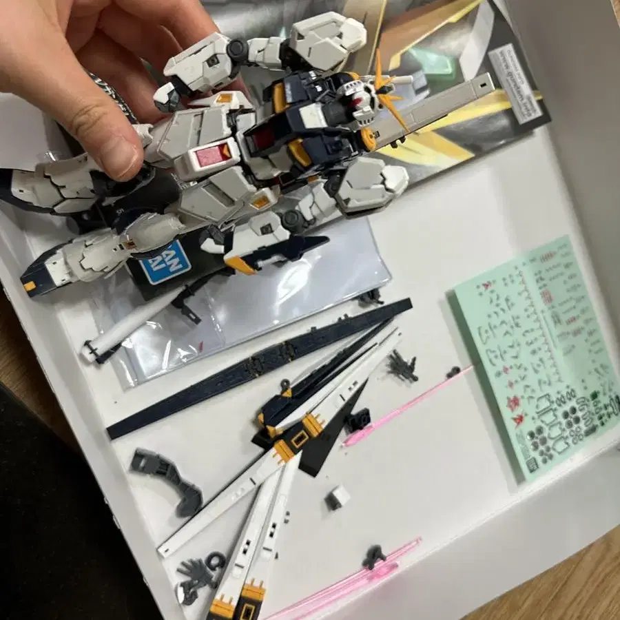 반다이 건담 1/144 RG RX-93 VGUNDAM