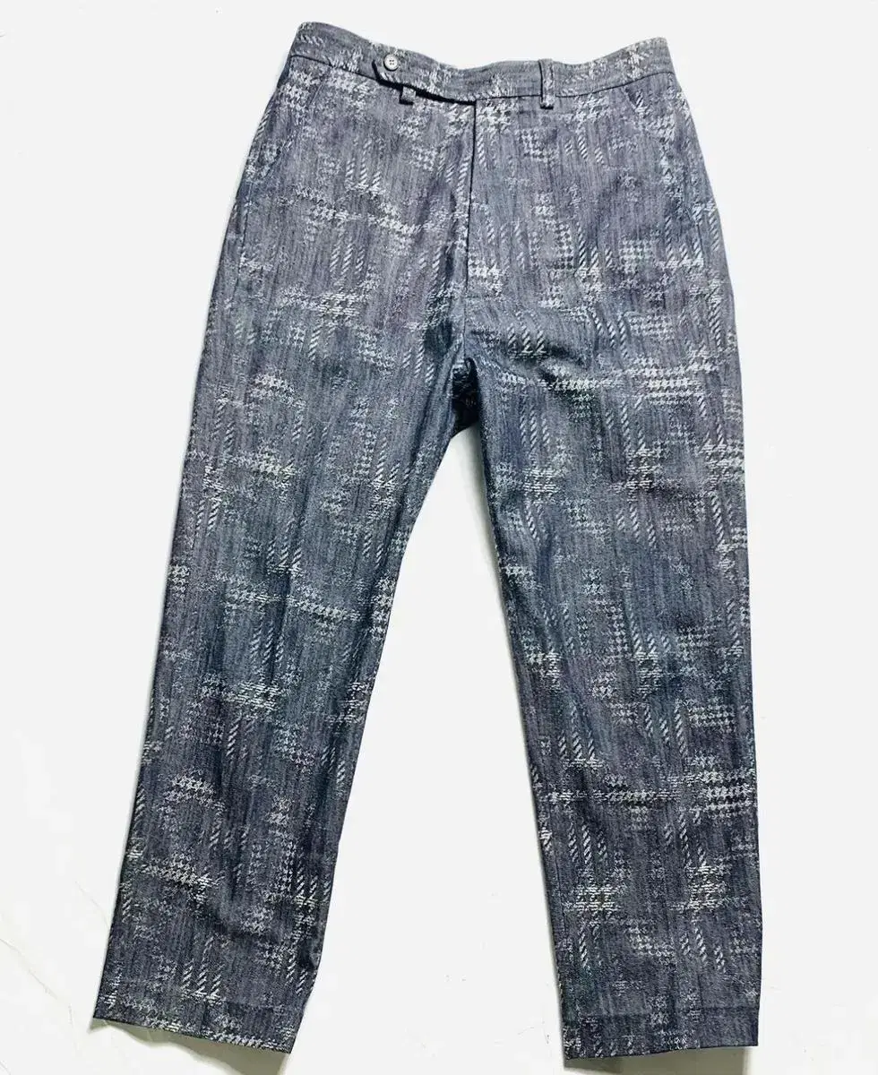 Earth's A Go Jacquard Distressed Pants