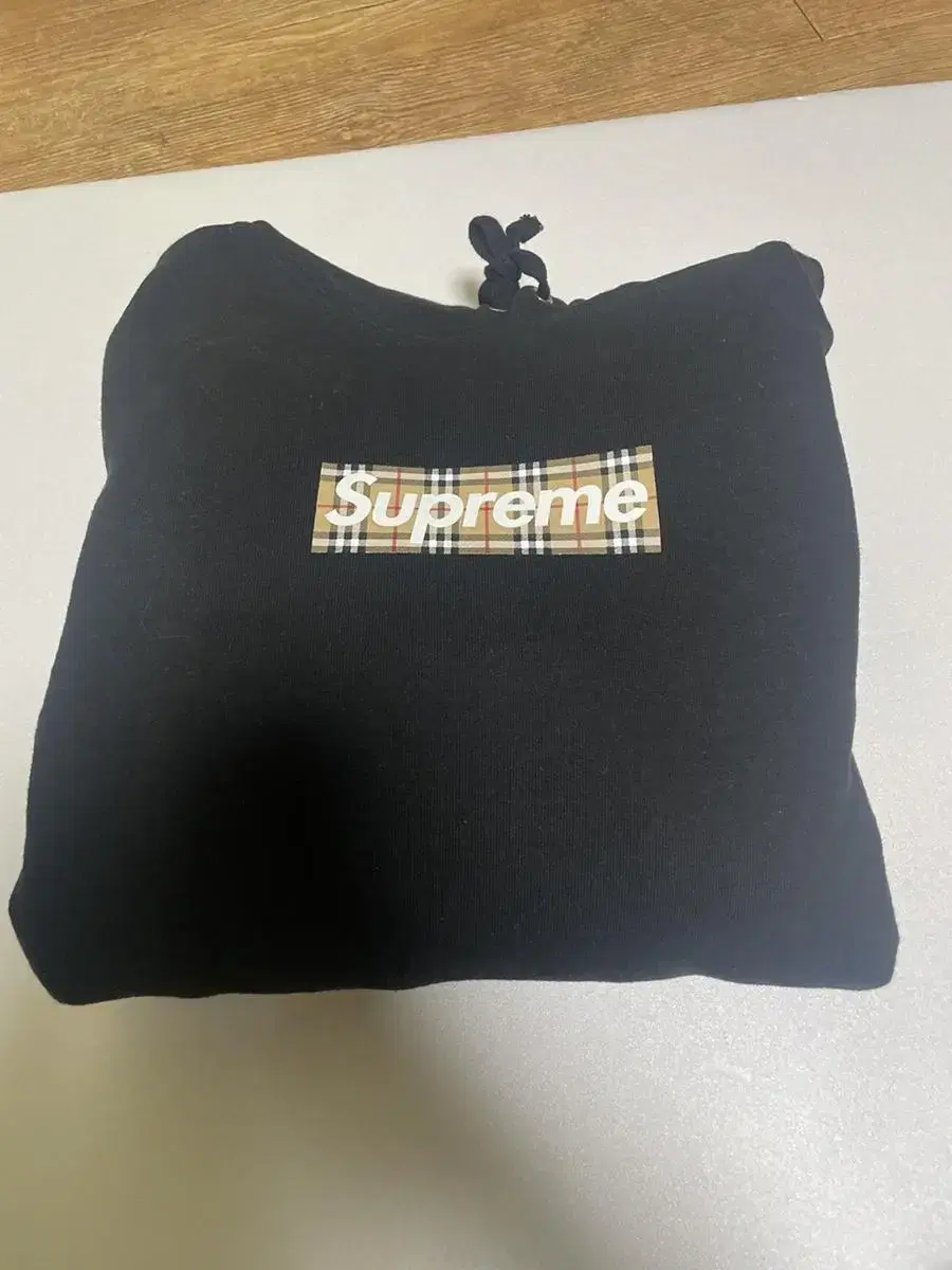 [S] Supreme X Burberry Box Logo Hoodie