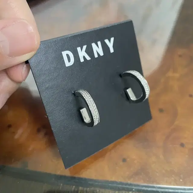 Dkny 귀걸이