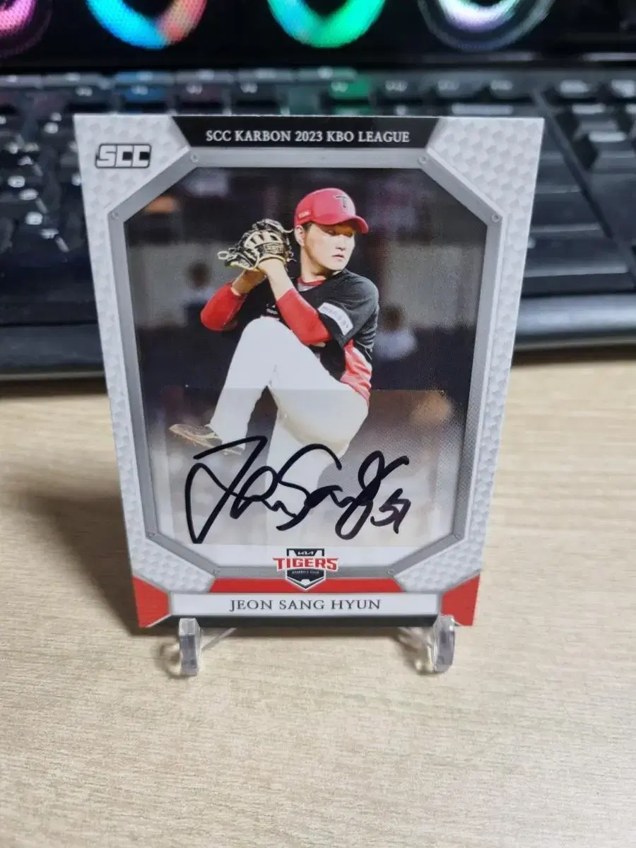 23scc Carbon Kia Tigers Jeon Sang-hyun's autographed baseball card