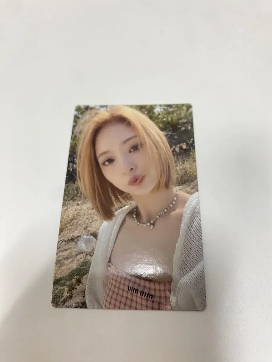 Fromis 9 lee nakyung sells photo kards