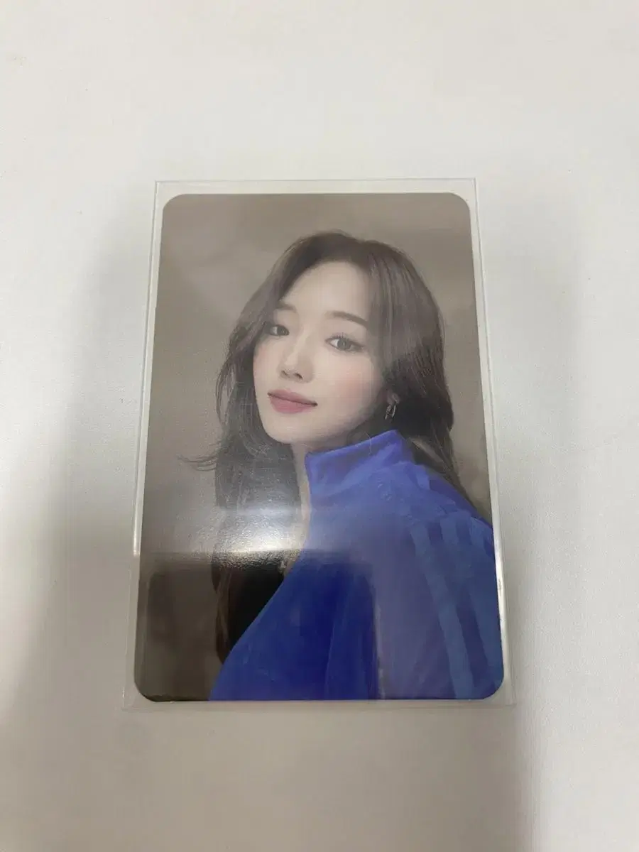 Fromis 9 roh jisun sells photo kards