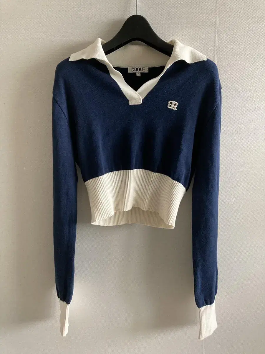 GroveStore Navy Colorblocked Crop Knit