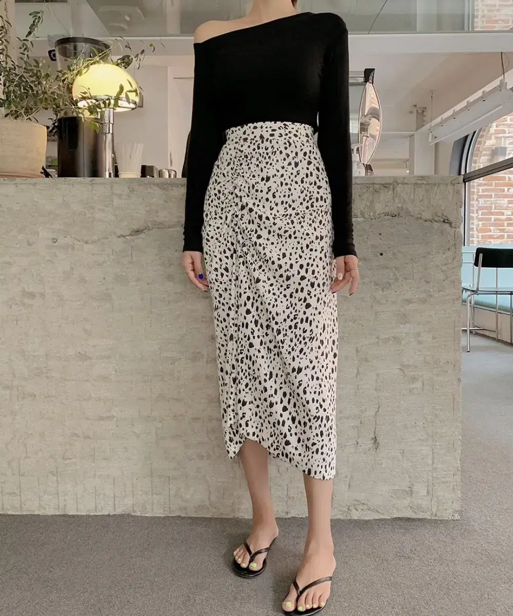 Long skirt with shirring leopard print